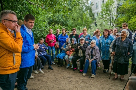 Единороссы провели встречу с жителями в рамках проекта «Школа грамотного потребителя»