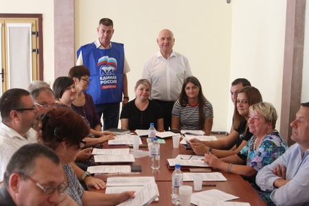 Партиец Мамед Азизов провел встречу с сотрудниками УК