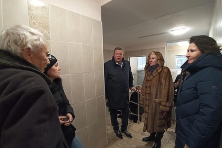 Единороссы проверили качество ремонта подъездов в Королёве