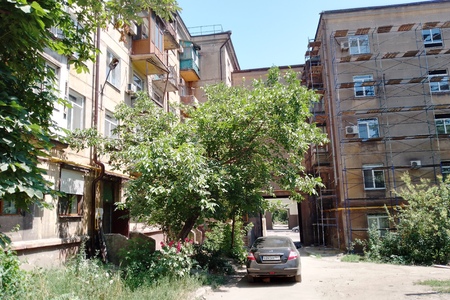 Подмосковные специалисты продолжают работы по восстановлению жилого многоквартирного дома в Ильичевском районе города Мариуполь